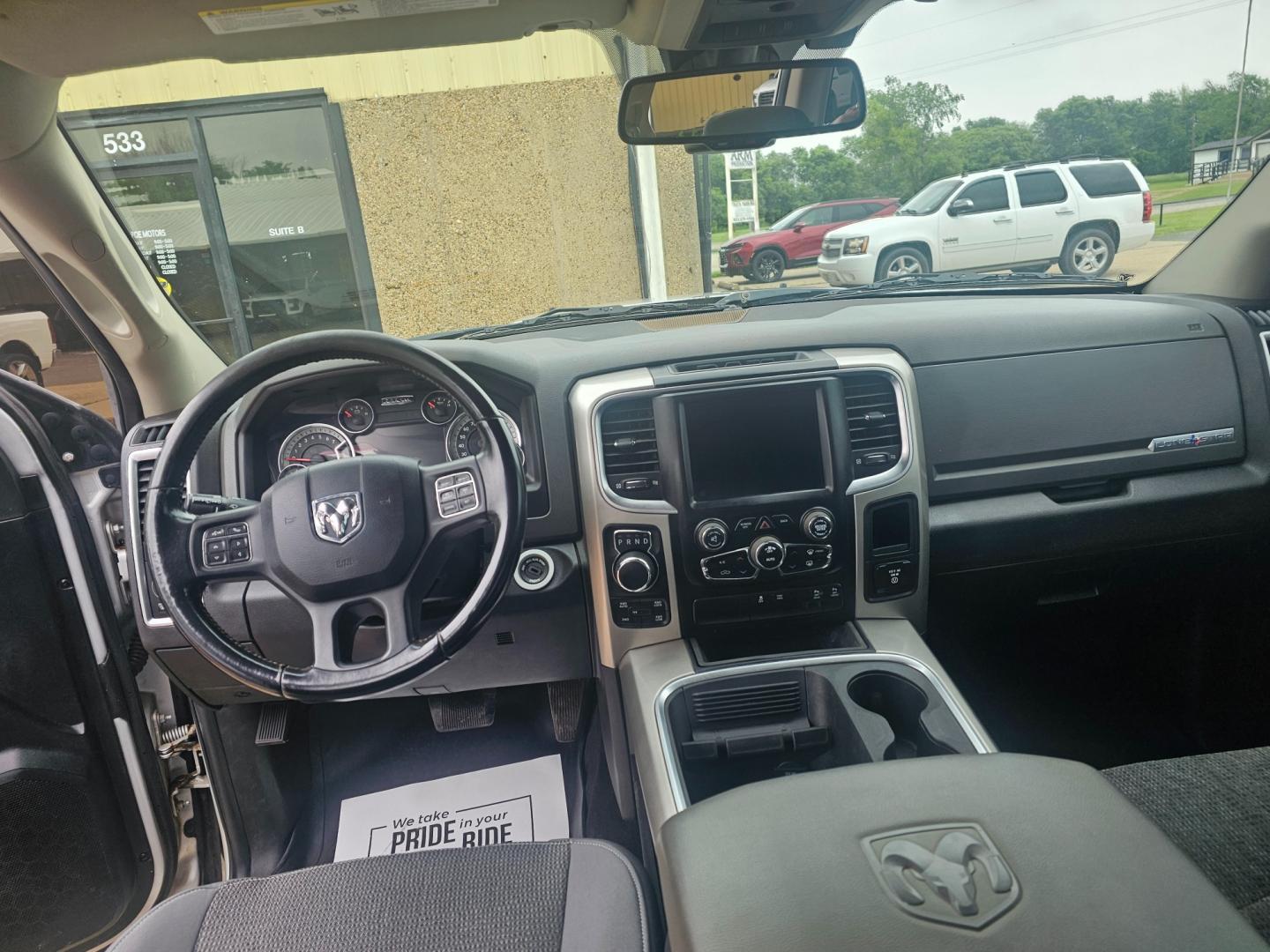 2018 SILVER RAM 1500 SLT Crew Cab SWB 4WD (1C6RR7LT7JS) with an 5.7L V8 OHV 16V engine, 8A transmission, located at 533 S Seven Points BLVD, Seven Points, TX, 75143, (430) 255-4030, 32.313999, -96.209351 - Photo#4